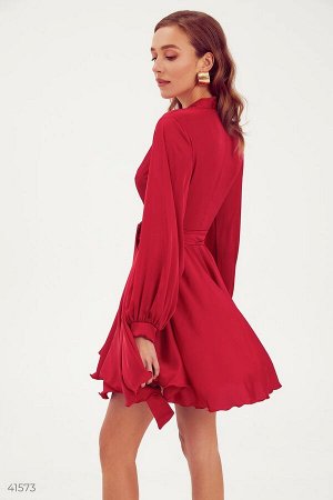 Красное платье из натурального шелка