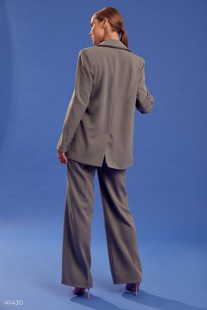 Серый костюм с брюками палаццо