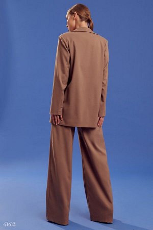 Бежевый костюм с брюками палаццо