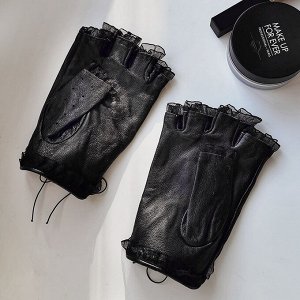 Черные кожаные митенки с отделкой кружевом и шнуровкой / арт. 21121-102