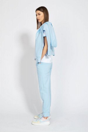 Костюм Костюм Kivviwear 4015-4040 голубой 
Состав: ПЭ-24%; Хлопок-70%; Эластан-6%;
Сезон: Весна

Костюм оверсайз с брюками средней посадки с карманами в боковых швах. Обработка низа брюк манжета. Тка