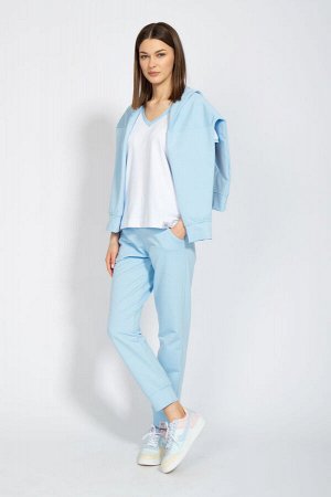 Костюм Костюм Kivviwear 4015-4040 голубой 
Состав: ПЭ-24%; Хлопок-70%; Эластан-6%;
Сезон: Весна

Костюм оверсайз с брюками средней посадки с карманами в боковых швах. Обработка низа брюк манжета. Тка