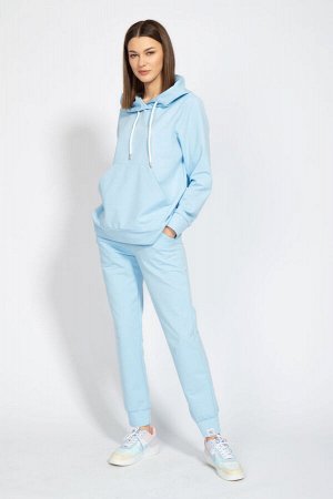 Костюм Костюм Kivviwear 4016-4040 голубой 
Состав: ПЭ-24%; Хлопок-70%; Эластан-6%;
Сезон: Весна

Костюм CLASSIC с брюками средней посадки с карманами в боковых швах. Обработка низа брюк манжета. Ткан
