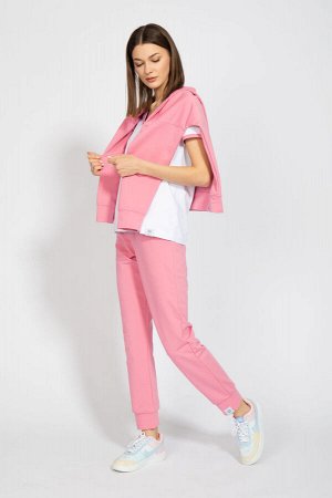 Костюм Костюм Kivviwear 4016-4040 розовый 
Состав: ПЭ-24%; Хлопок-70%; Эластан-6%;
Сезон: Весна

Костюм CLASSIC с брюками средней посадки с карманами в боковых швах. Обработка низа брюк манжета. Ткан