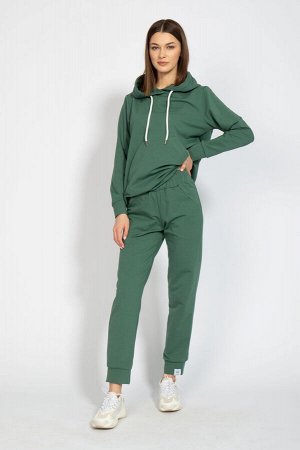 Костюм Костюм Kivviwear 4016-4040 хаки 
Состав: ПЭ-24%; Хлопок-70%; Эластан-6%;
Сезон: Весна

Костюм CLASSIC с брюками средней посадки с карманами в боковых швах. Обработка низа брюк манжета. Ткань ф