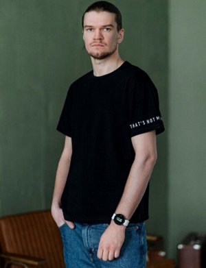 Футболка черный
Футболка с коротким рукавом,на рукаве принт.
COTTON	ХЛОПОК 92% ЭЛАСТАН 8%