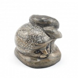 Скульптура из кальцита "Ёжик с грибами" 55*55*50мм