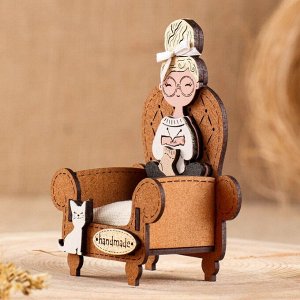 Игольница сувенир «Рукодельница», МДФ, Дуб-золото, 8.5x5x11.5 см