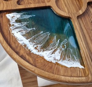Коньячный столик из натурального дерева с морем