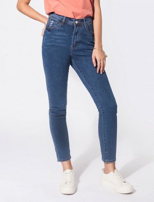 Базовые джинсы из супер-эластичного денима.