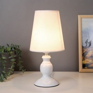 Настольная лампа "Класси" E27 15х15х32 см