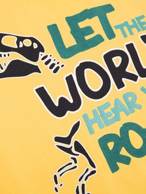 Лонгслив Желтый лонгслив для мальчика с динозавром. Окантовка горловины детского лонгслива выполнена из резинки. Лонгслив с рисунком на груди и надписью "Let the world hear you roar". Благодаря качест