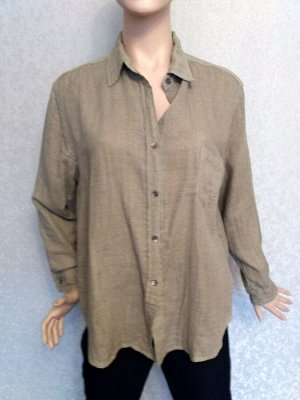 Рубашка СКИДКА 20%

Легкая рубашка классического кроя. 
Состав: хлопок 100%. 
Размер Free Size  на рост 170 см.