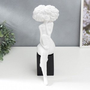 Сувенир полистоун "Скульптура девушки с пышными волосами" бело-чёрный 36х20х13,5 см