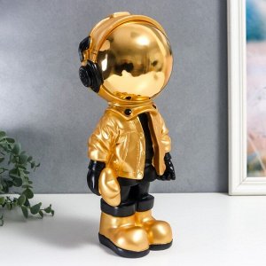Сувенир полистоун "Космонавт в золотом со звёздочкой" 35х16 см
