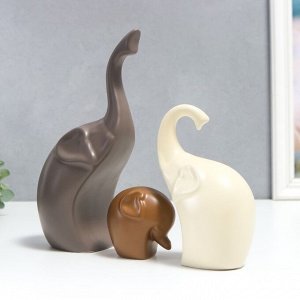 Сувенир керамика "Семейство слонов" матовый набор 3 шт 7х7 12х12 22х13 см