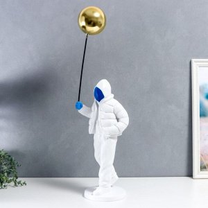 Сувенир полистоун подставка "Мужчина в белом с золотым воздушным шариком" 68х18 см