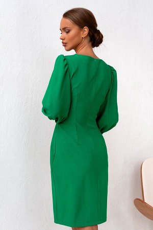 Платье Что может быть желаннее весной, чем цвет свежей молодой зелени? Необычный оттенок отлично сочетается с большим количеством тонов. Это платье - воплощение мечтаний для тех, кто ищет яркое, униве