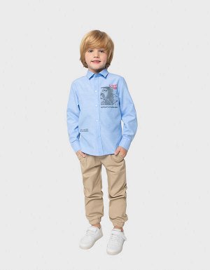 Сорочка дм Стильная светло-голубая рубашка для мальчика. Комфортная модель с застежкой на кнопки декорирована тематической цифровой печатью.
Осн.ткань: сорочечная 55% хлопок 45% пэ