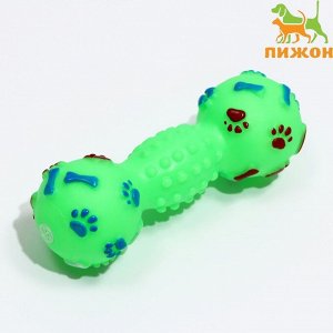 Игрушка пищащая "Гантель с лапками" для собак, 13 см, зелёная