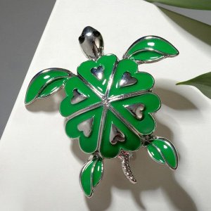 Брошь "Черепаха" панцирь с сердечками, цвет зелёный в серебре
