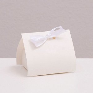 Коробка складная под конфеты, пирожные с лентой, белый, 6 х 6 х 4 см