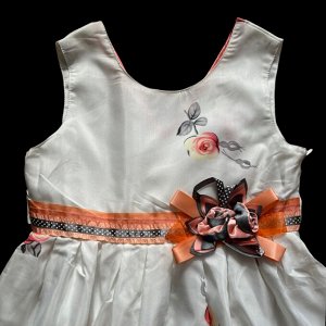 Нарядное платье для принцессы белое с оранжевыми цветами