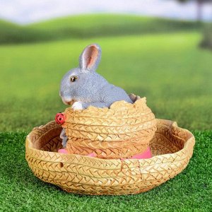 Садовая фигура "Шляпа с зайцами" 21см