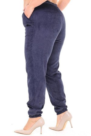 Брюки-8242 Модель брюк: Джоггеры; Материал: Микровельвет;   Фасон: Брюки; Параметры модели: Рост 173 см, Размер 54
Брюки микровельвет синие
Универсальные и невероятно комфортные брюки - джогеры из мяг