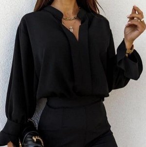 Блузка черная с отворотом ,рукава с воланами