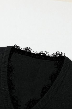 Черный свитер с глубоким V-образным вырезом с кружевной отделкой