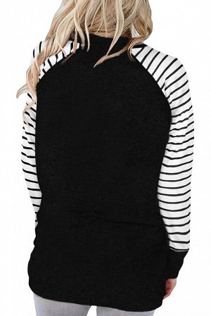 Черный длинный свитшот с черно-белыми полосатыми рукавами-реглан и карманами
