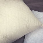 ПОДУШКА  СТЕГАННАЯ МОЛОЧНАЯ 70*70