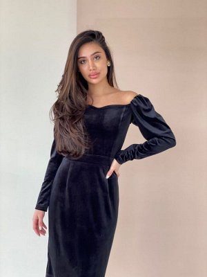 Платье чёрное с открытыми плечами из бархата