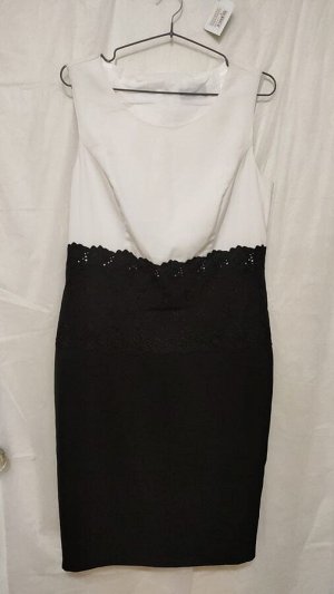 Маленькое коктейльное черно-белое платье 46-48 