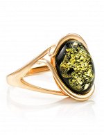 Эффектное кольцо «Штраус» из натурального янтаря зелёного цвета и позолоченного серебра