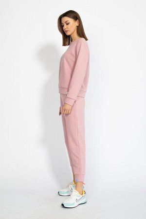 Костюм Костюм Kivviwear 4078/4079 пыльная роза 
Состав: ПЭ-24%; Хлопок-70%; Эластан-6%;
Сезон: Лето
Рост: 170

Костюм. Классический свитшот с логотипом BALANCE (на однотонах), укороченной модели. Брю