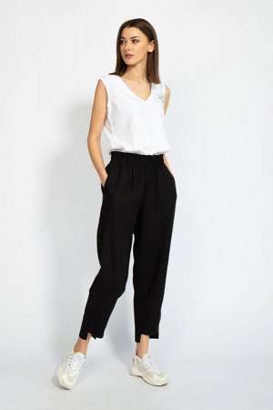Топ Топ Kivviwear 4083/01 белый 
Состав: Хлопок-92%; Эластан-8%;
Сезон: Лето

Джемер трикотажный, приталенного силуэта, с V-образным вырезом горловины. Без рукавов Ткань кулирная гладь , качество Пен