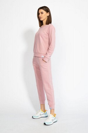 Костюм Костюм Kivviwear 4078/4079 пыльная роза 
Состав: ПЭ-24%; Хлопок-70%; Эластан-6%;
Сезон: Лето
Рост: 170

Костюм. Классический свитшот с логотипом BALANCE (на однотонах), укороченной модели. Брю