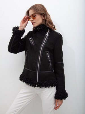 Куртка Цвет: (701) черный
Материал: полиэстер 100%
Набивка: без утепления
Подкладка: полиэстер
Длина: 59
БЕЗ РЯДА