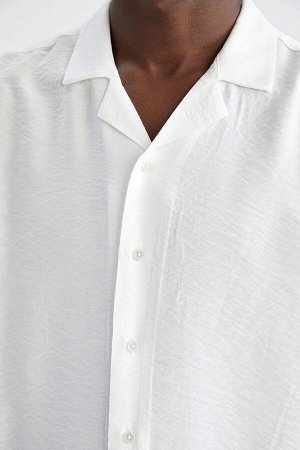 Рубашка Материал Размеры модели: рост: 1,88 грудь: 95 талия: 77 бедра: 94 Надет размер: M Материал: : Полиамид 17%,вискоз 83%