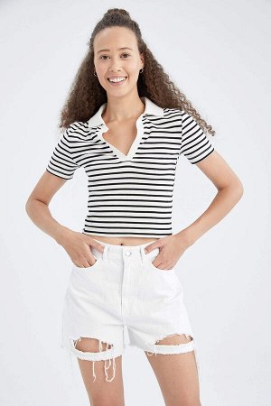 Облегающая укороченная футболка с короткими рукавами и воротником поло в полоску