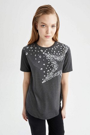 Традиционная футболка с коротким рукавом и принтом звезд стандартного кроя