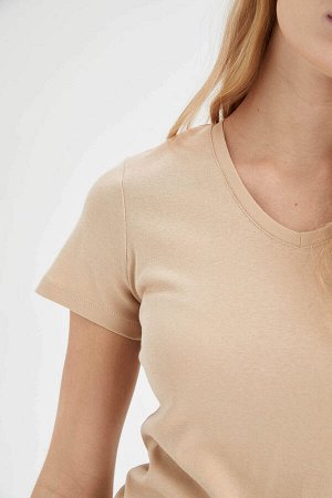 Облегающая базовая футболка с коротким рукавом и v-образным вырезом