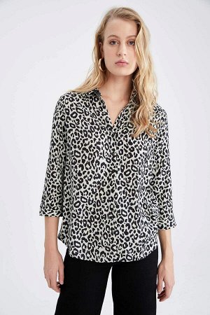 Рубашка классического кроя с леопардовым принтом и длинным рукавом