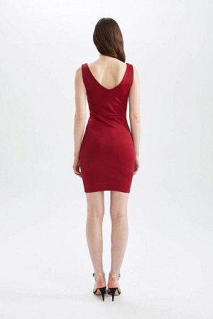 Платье Материал Размеры модели: рост: 1,77 груд: 80 талия: 60 бедра: 92 Надет размер: 36 Материал: : эластан 5%,полиэстер 95%