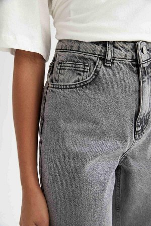 Широкие джинсы с высокой талией в стиле 90-х