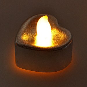 SVZ007-01 Светодиодная свеча Сердце, 4х4х2см, цвет серебряный