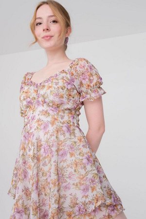 Кремовое платье с цветочным узором