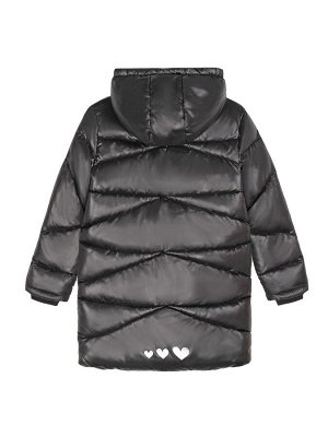 Пальто Черное теплое зимнее стеганное пальто для девочки выполнено из непродуваемого влагоотталкивающего материала. Несъёмный капюшон парки присобран на резинку. Высокий ворот защищает шею ребенка от 